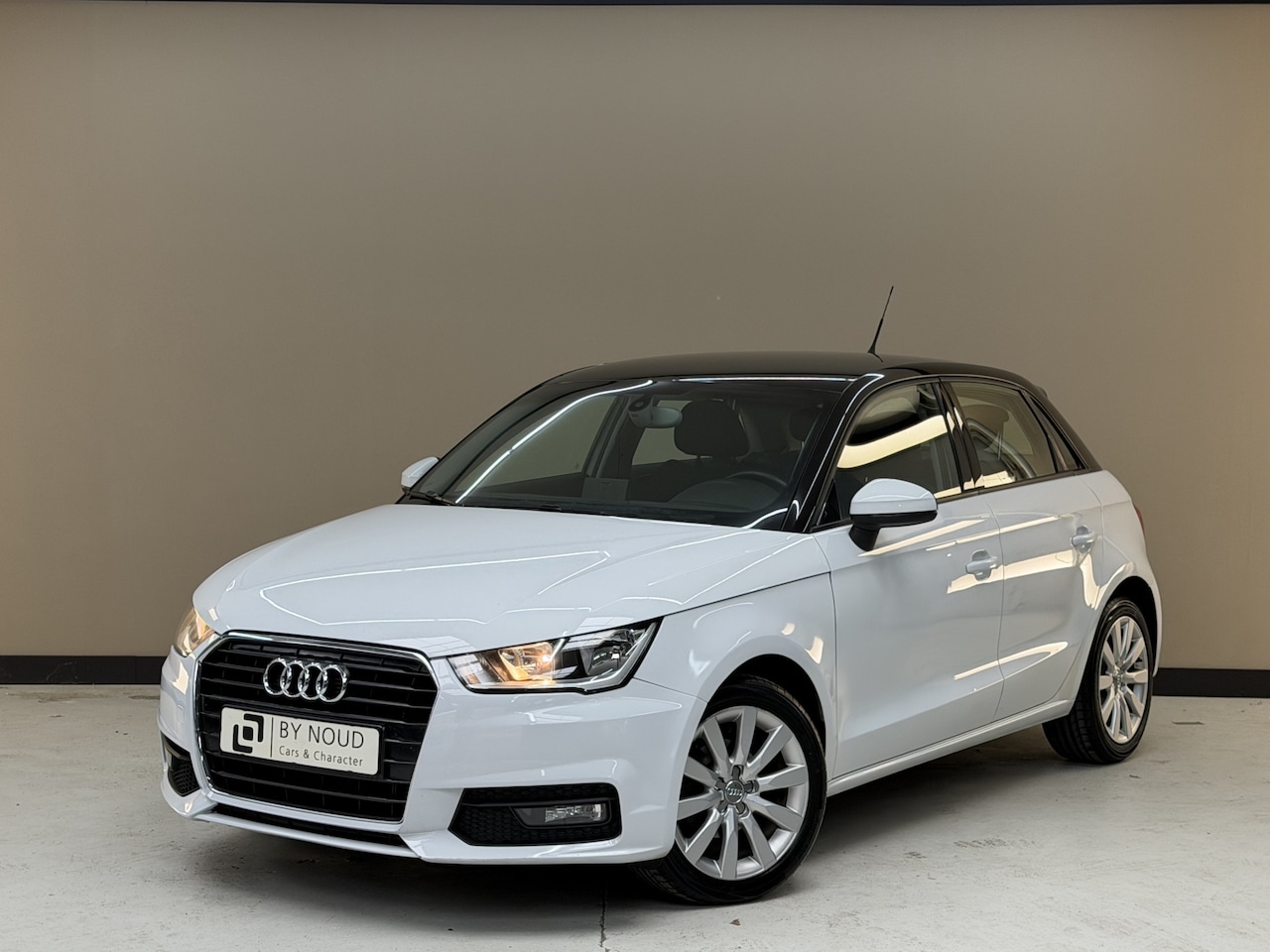 Audi A1 Sportback - 1.0 TFSI 1.0 TFSI, 82Pk, 2016, Navigatie, Climate control, Parkeersensoren, Elektrische ramen, Blue - AutoWereld.nl