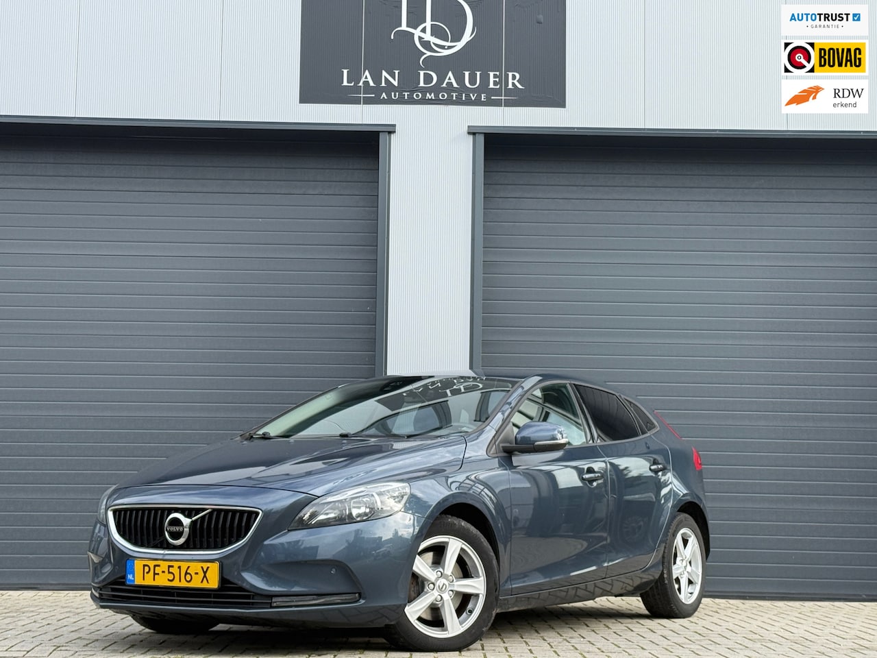 Volvo V40 - 2.0 T2 R-Design / STOELVERWARMING / CRUISE CONTROL - AutoWereld.nl