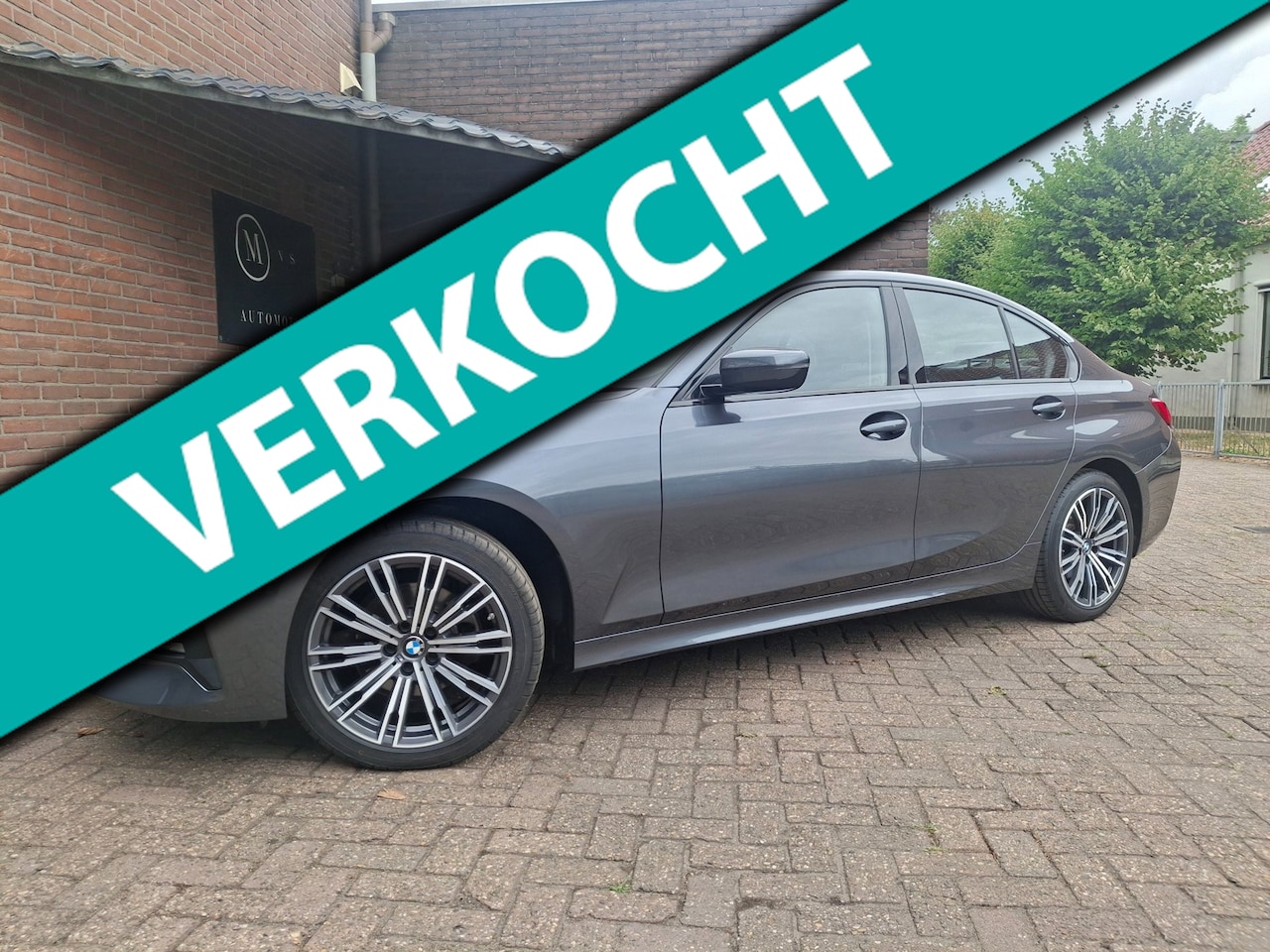 BMW 3-serie - 320i Executive Edition 184PK Sport-Line Navigatie / Bluetooth / Cruise Controle / Parkeer - AutoWereld.nl