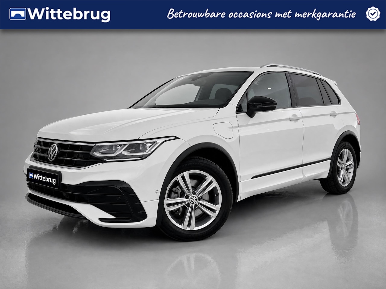 Volkswagen Tiguan - 1.4 TSI eHybrid 245PK R-Line Business+ / Fabrieksgarantie tm 7-2-2028 / Panoramadak / Blac - AutoWereld.nl