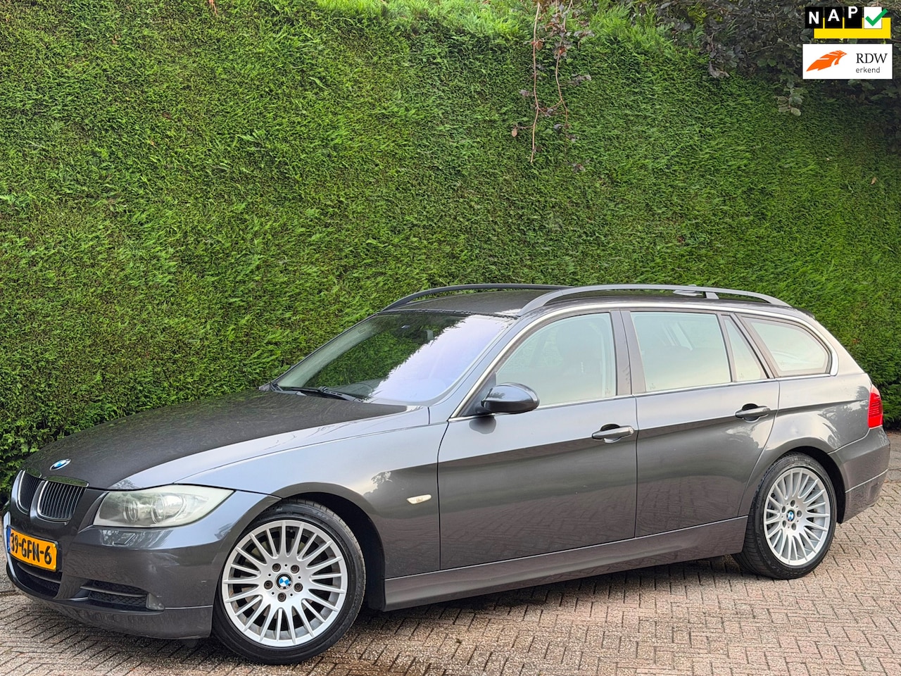 BMW 3-serie Touring - 325i RIJDNIEUW/LAGEKMS/LEER/AUTOMAAT/XEN - AutoWereld.nl