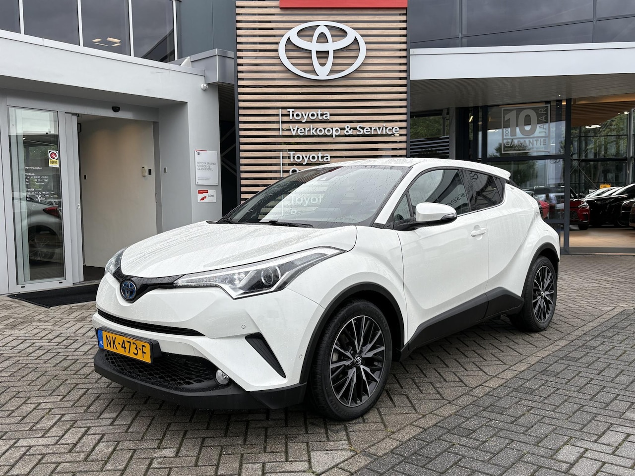 Toyota C-HR - 1.8 Hybrid Executive NAVI CAMERA KEYLESS 1E EIGENAAR NL-AUTO - AutoWereld.nl