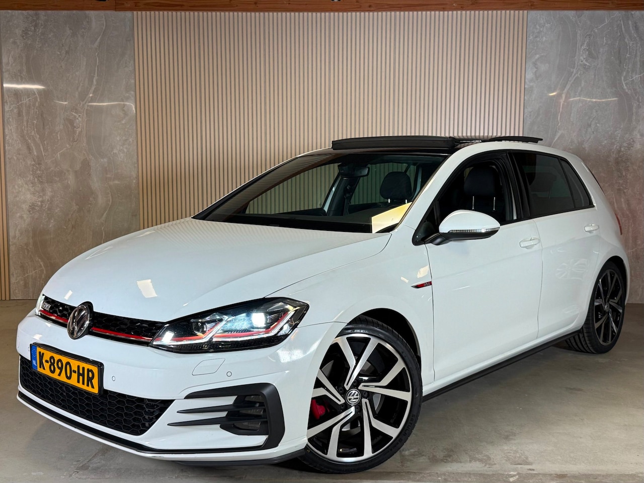 Volkswagen Golf - 2.0 TSI GTI Performance Nwe Apk Pano Keyless Virtual Sfeer - AutoWereld.nl
