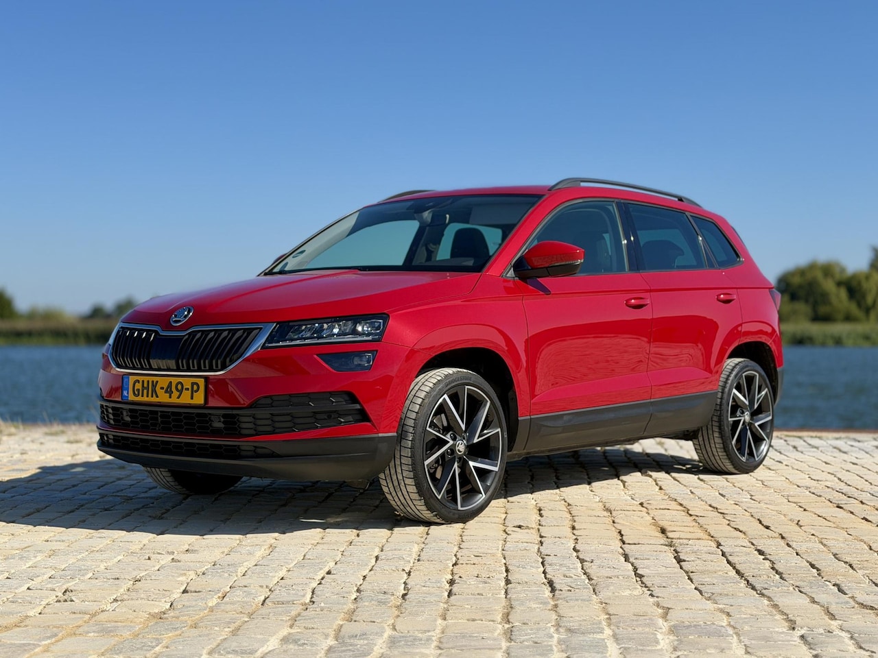 Skoda Karoq - 1.5 TSI ACT Style Busines|Trekhaak|ACC|Panoramadak - AutoWereld.nl