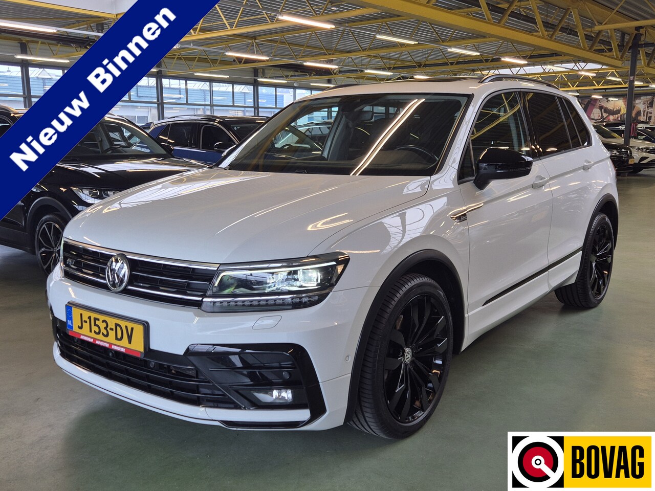 Volkswagen Tiguan - 2.0 TSI 4Motion Highline R -190pk- Automaat | Trekhaak | Panoramadak | Camera | Rijklaarpr - AutoWereld.nl
