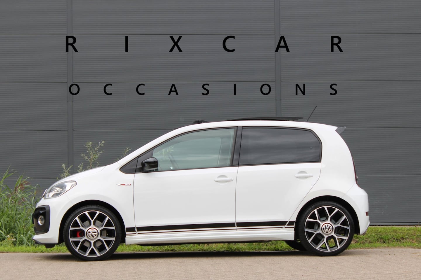 Volkswagen Up! - 1.0 GTI BeatsAudio Schuifdak 116pk! Camera - AutoWereld.nl