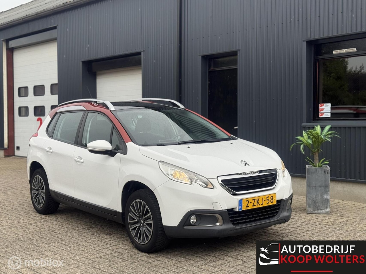 Peugeot 2008 - 1.2 Executive* Automaat *Pano* Navi* - AutoWereld.nl
