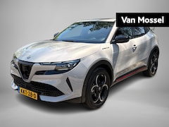 Alfa Romeo Junior - 1.2 Turbo Hybrid Ibrida Speciale | Navigatie | Parkeersensoren | Camera | Apple Carplay/An