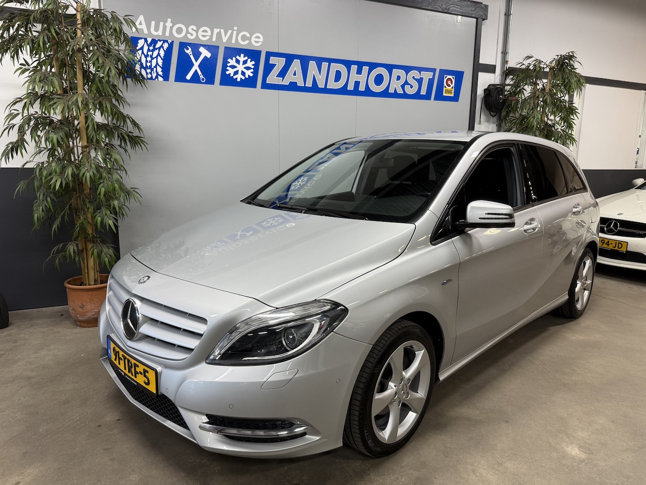 Mercedes-Benz B-klasse - 180 Ambition // 17 Inch // Carplay // Cruise - AutoWereld.nl