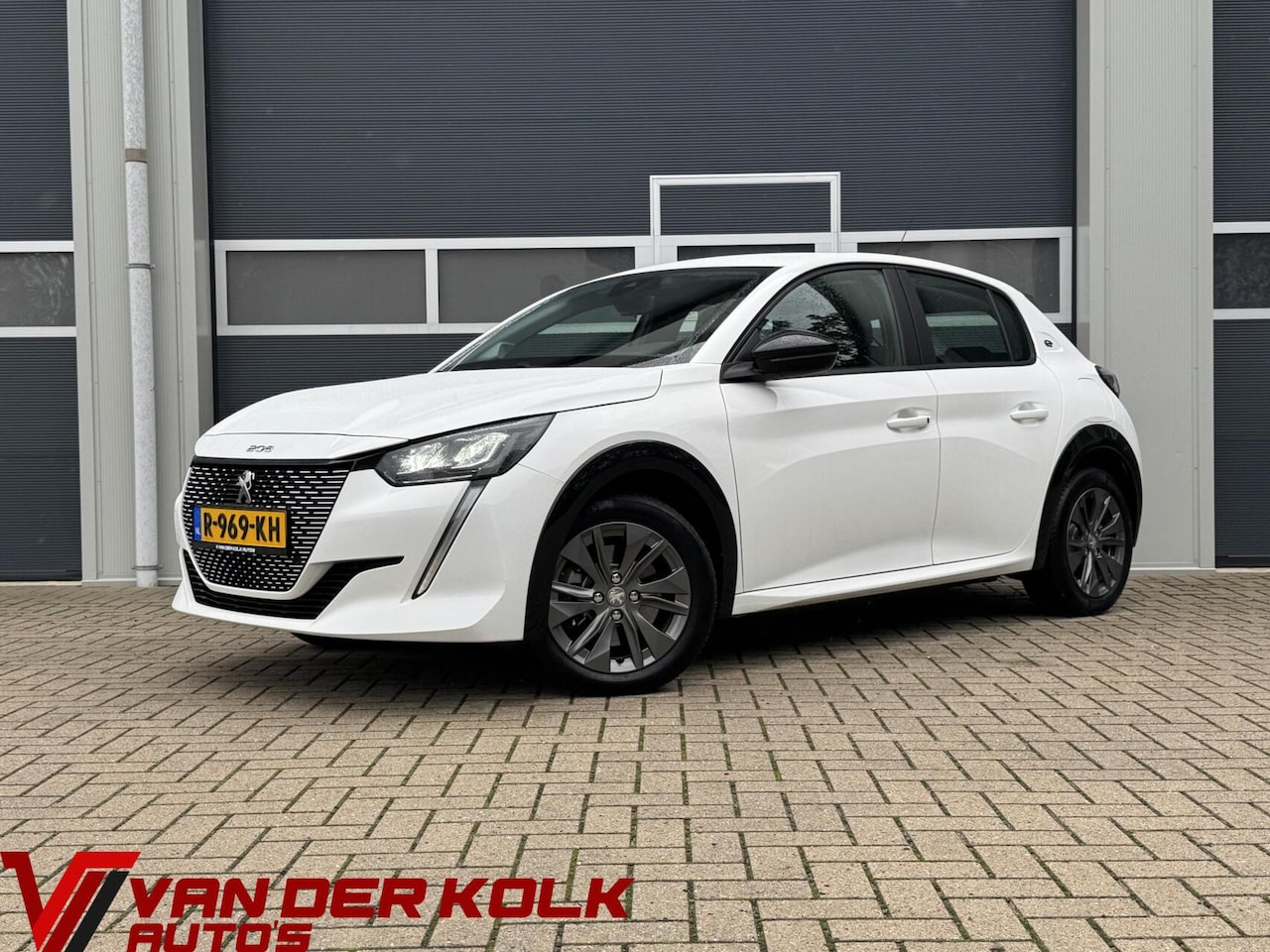 Peugeot e-208 - EV Active Pack 50 kWh 3-fase | Navigatie | Carplay | Cruise | LED | DAB | Sensoren - AutoWereld.nl