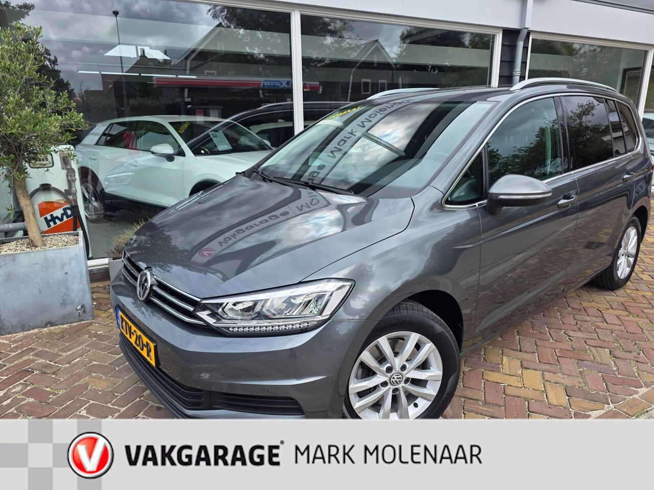 Volkswagen Touran - 1.5 TSI Highline Business R 7p 1.5 TSI Highline Business R 7persoons,trekhaak - AutoWereld.nl