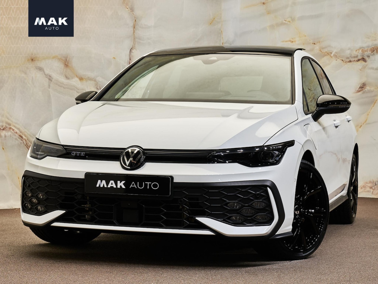 Volkswagen Golf - 1.5 eHybrid GTE 1.5 eHybrid GTE , pano, 19", Leder Vienna, tr.haak, Matrix-LED, HUD, ACC, keyless, NP58k - AutoWereld.nl