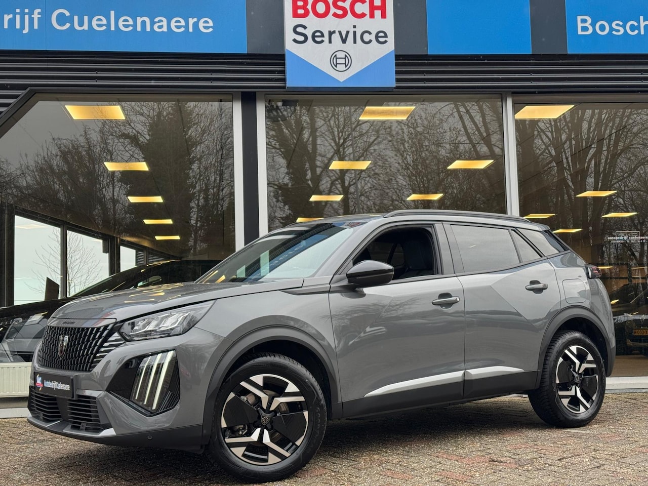 Peugeot 2008 - 1.2 Hybrid 136 Allure Carplay / Stoelverwarming / Clima / P-sensoren - AutoWereld.nl