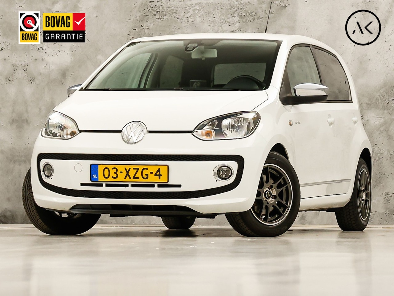 Volkswagen Up! - 1.0 high up! (NAVIGATIE, 5 DEURS, GETINT GLAS, LM VELGEN, SPORTSTOELEN, PARKEERSENSOREN, E - AutoWereld.nl