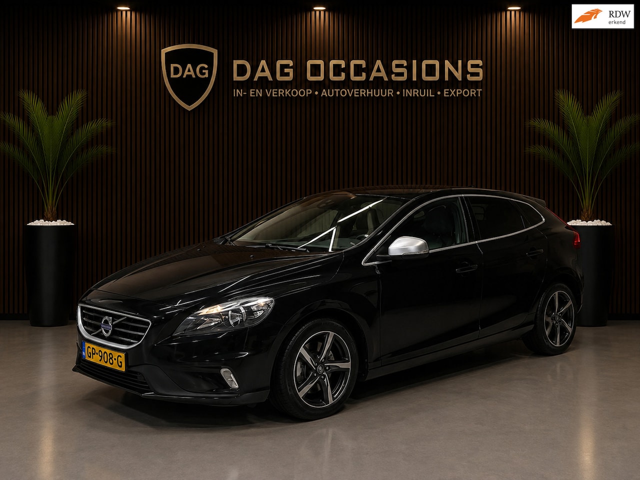 Volvo V40 - 2.0 D3 R-Design AUTOMAAT|PDC|LEER|TREKHAAK|CRUISE - AutoWereld.nl