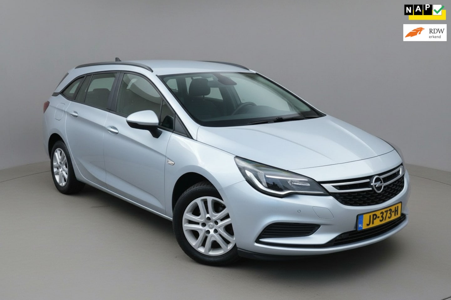 Opel Astra Sports Tourer - Airco|Cruise|Navi|2e eigenaar - AutoWereld.nl