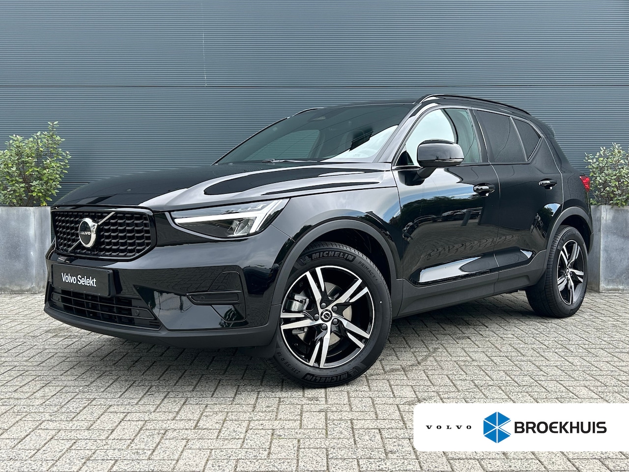 Volvo XC40 - 2.0 B4 Plus Dark | Panoramadak | Harman/Kardon | Trekhaak | Camera | - AutoWereld.nl