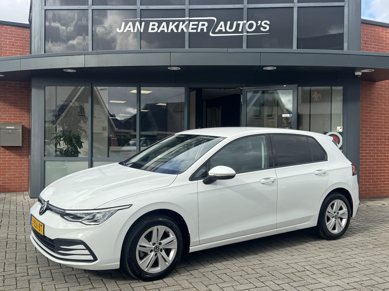 Volkswagen Golf - 1.5 TSI Life ✅ Virtual Cockpit ✅ PDC V+A ✅ Carplay ✅ - AutoWereld.nl