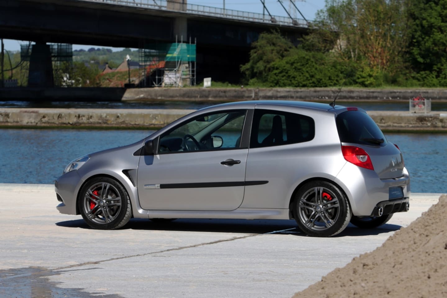Renault Clio - 2.0-16V 200 RS Cup 1.Owner / 282 Pictures online - AutoWereld.nl