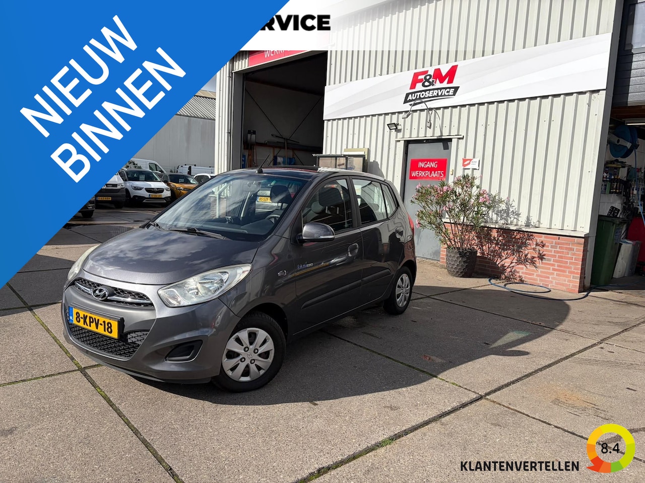 Hyundai i10 - 1.0 Black pack Airco, trekhaak afneembaar, pdc achter - AutoWereld.nl