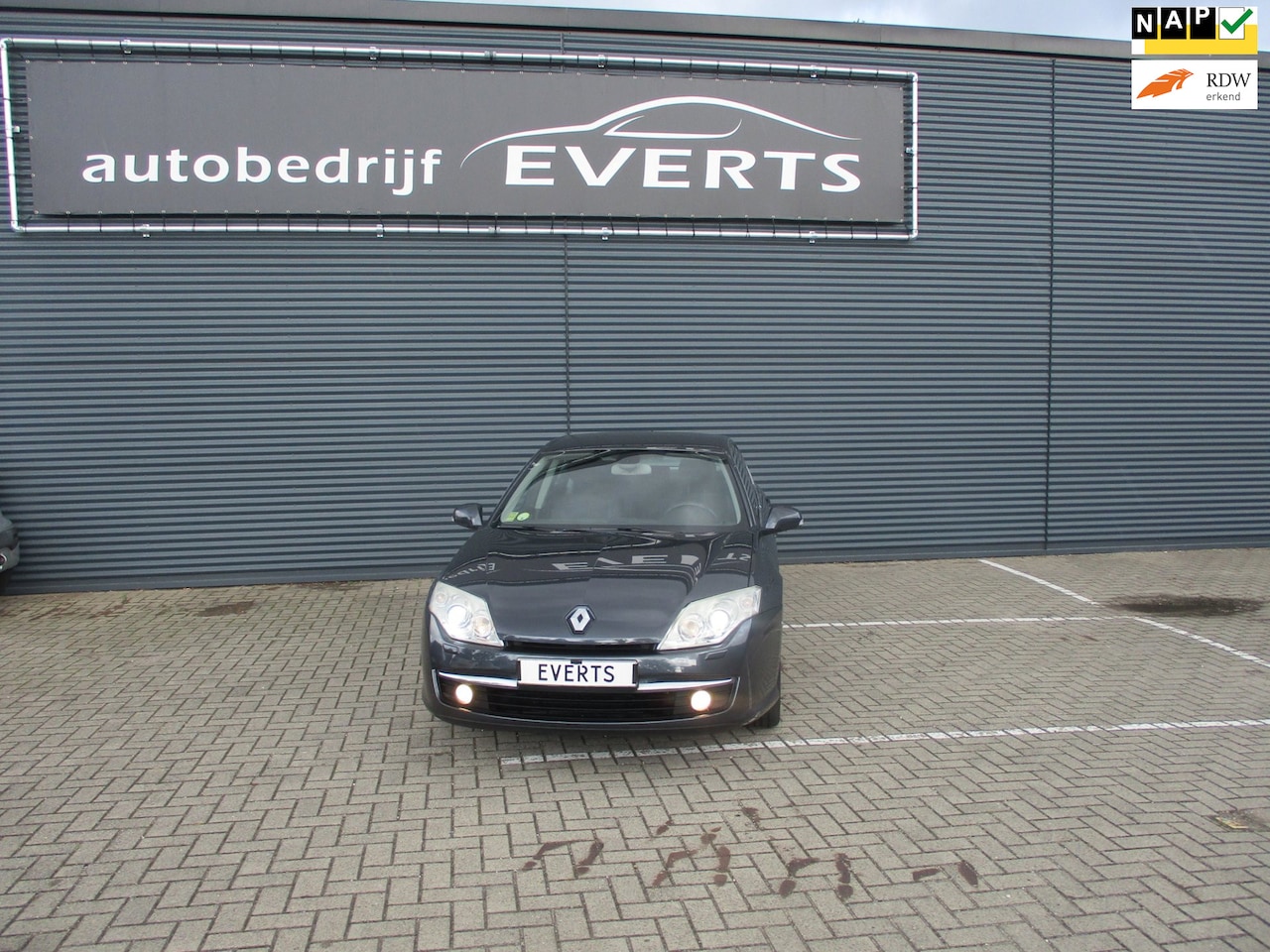 Renault Laguna - 2.0 16V Dynamique Automaat met slechts 154995 km Nap zeer mooie en complete auto veel opti - AutoWereld.nl