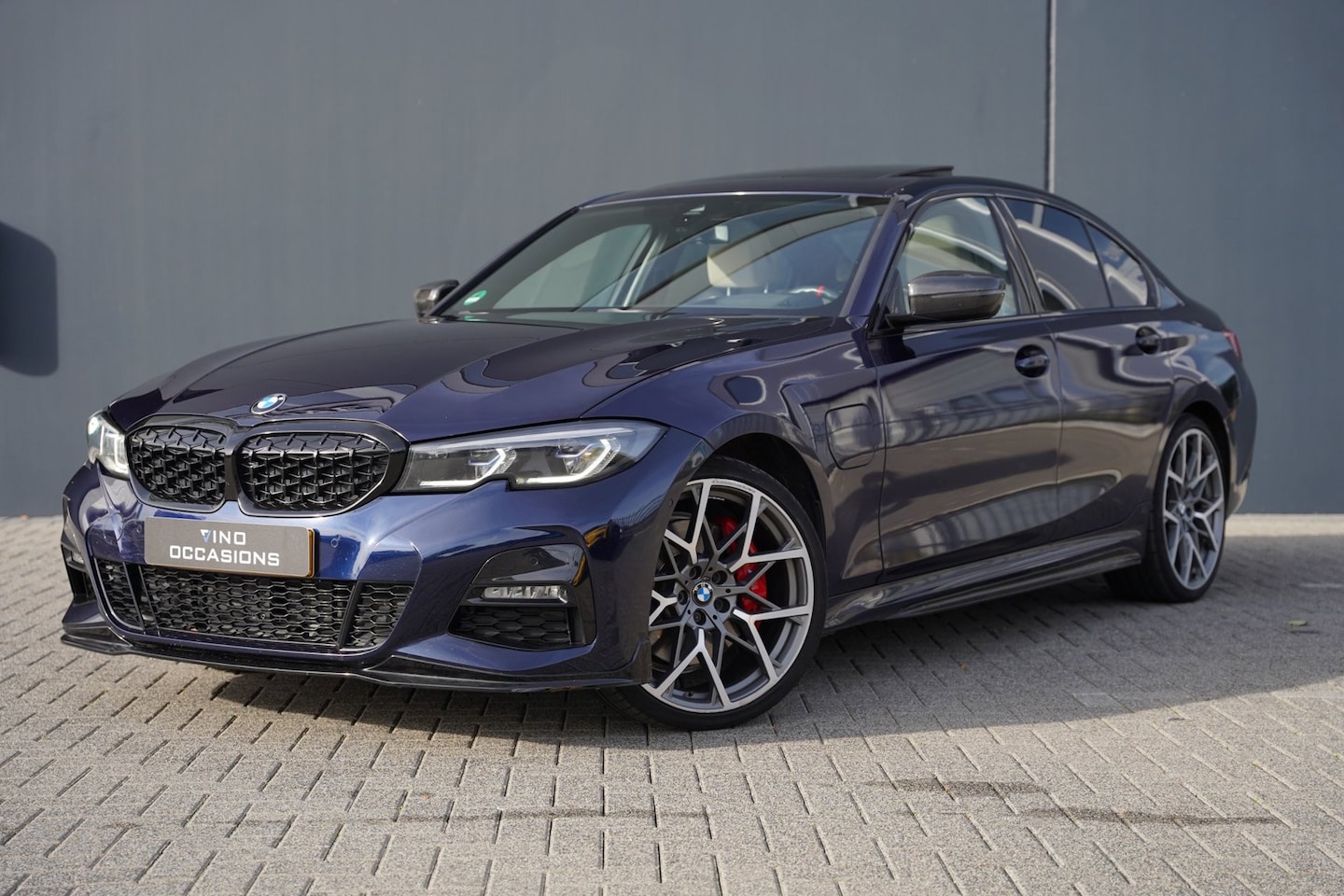 BMW 3-serie - 330e Business Edition Plus | 2021 | M Sport Plus | 20 inch | Head-Up Display | Leder - AutoWereld.nl