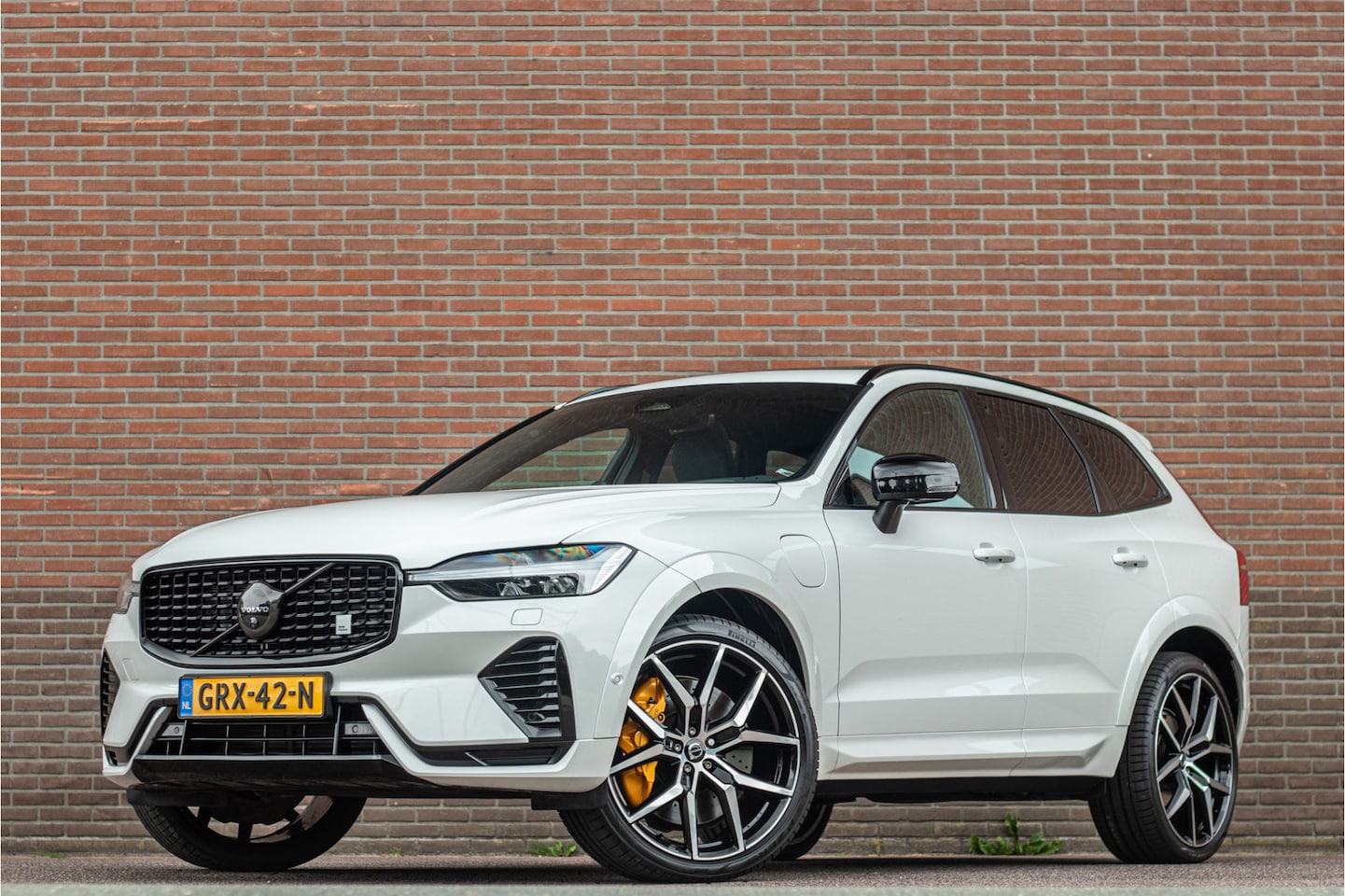 Volvo XC60 - T8 AWD Polestar Engineered, Bowers & Wilkins, 360 Camera, Trekhaak, Head-up, Achterbankver - AutoWereld.nl
