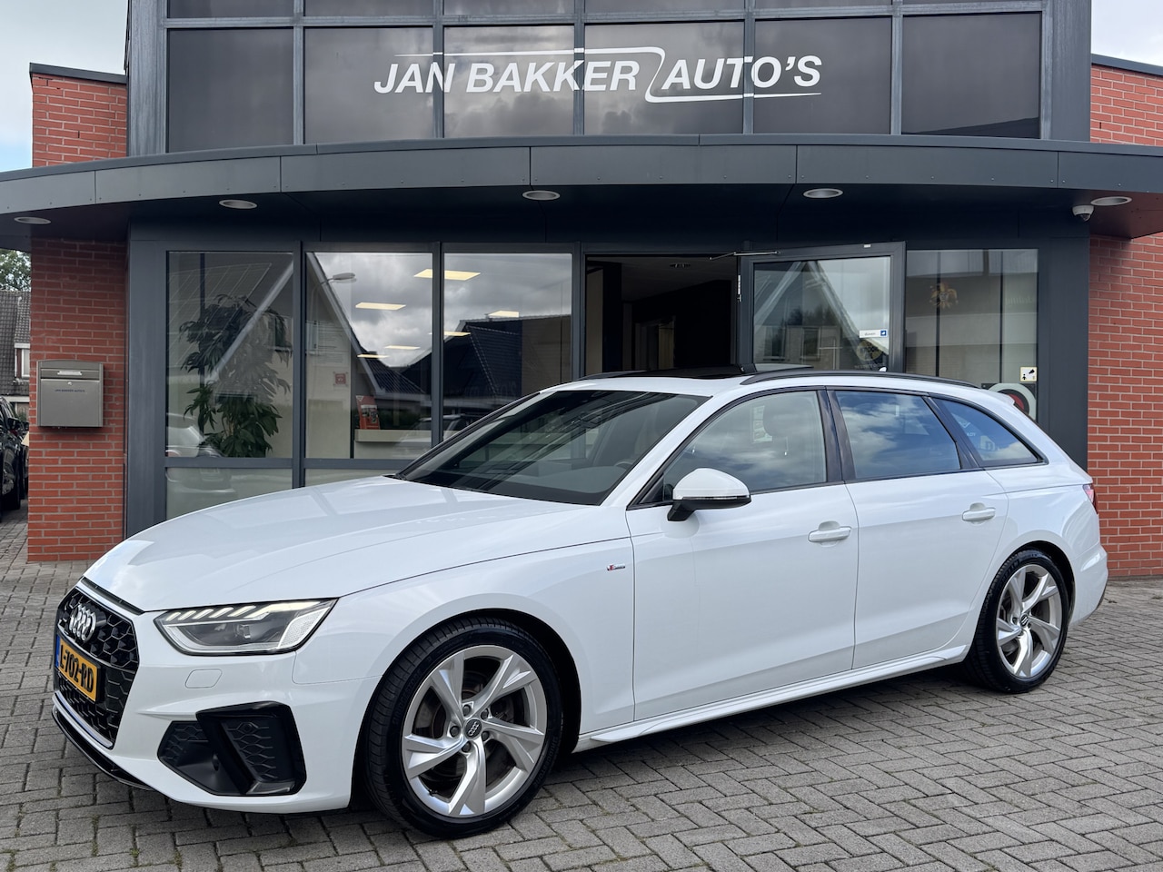 Audi A4 Avant - 35 TFSI S edition ✅ Panoramadak ✅ Virtual cockpit ✅ Carplay ✅ Stoelverwarming ✅ - AutoWereld.nl
