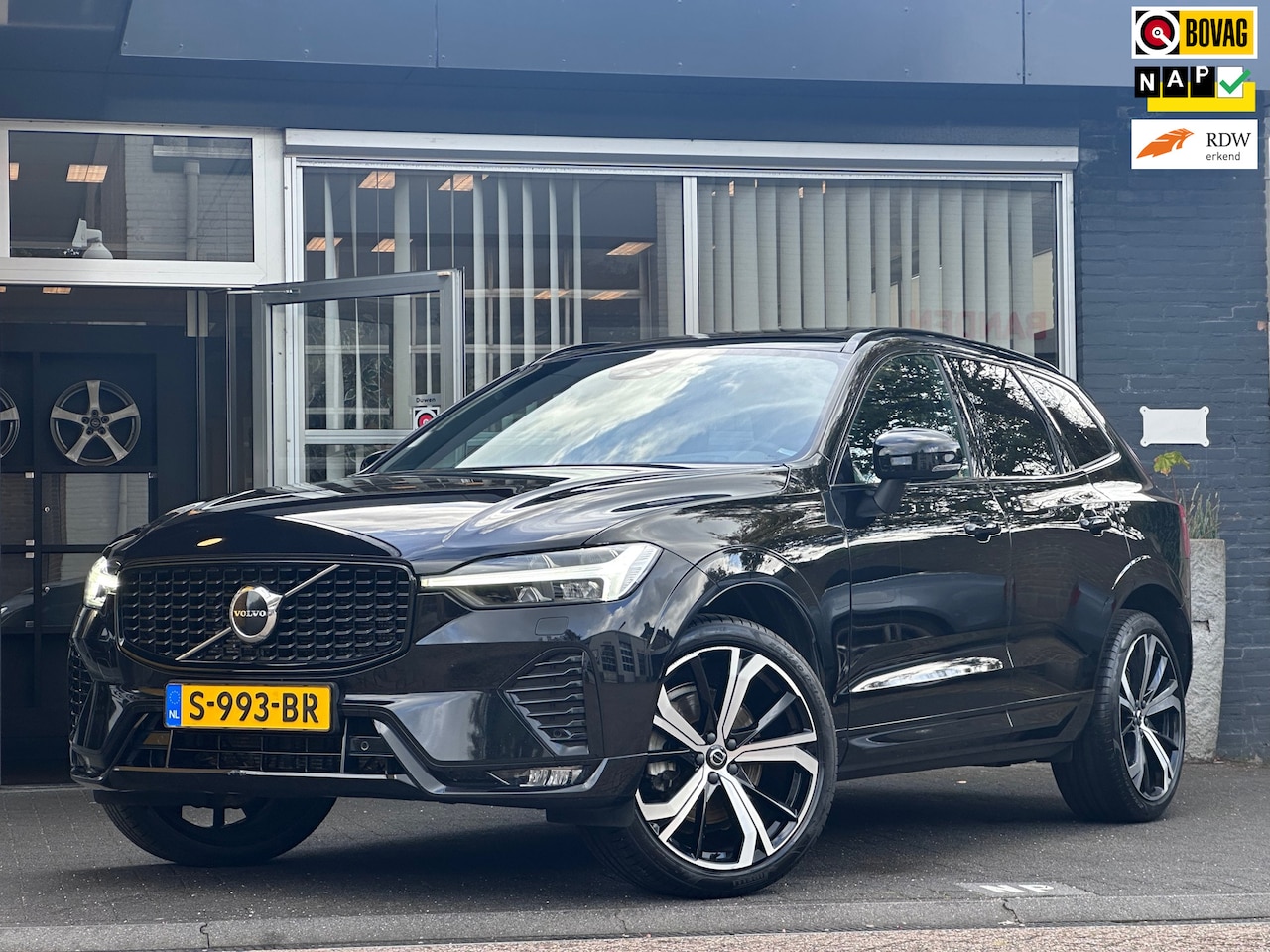 Volvo XC60 - B5 Ultimate Dark ORG NL / HK AUDIO / MEMORY / PANO / LANE / NAP - AutoWereld.nl