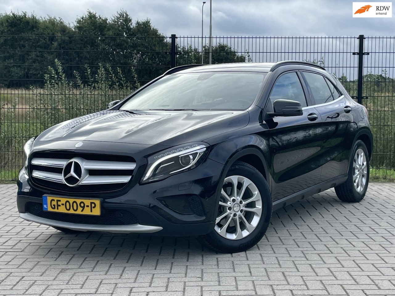 Mercedes-Benz GLA-Klasse - 200 Prestige | Camera | Stoelverwarming | Bluetooth | - AutoWereld.nl