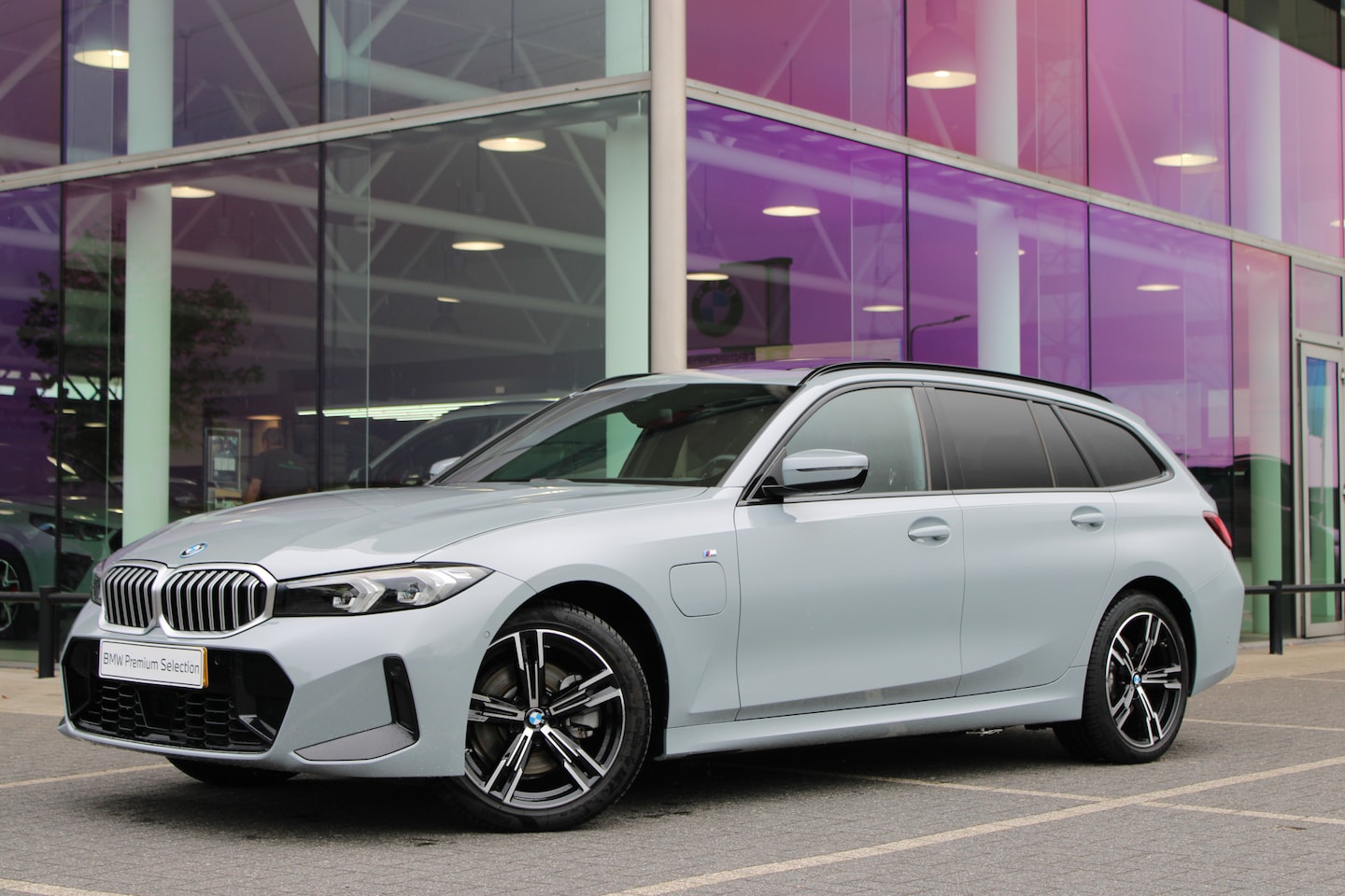 BMW 3-serie Touring - 330e M Sport Automaat / Trekhaak / Achteruitrijcamera / Sportstoelen / Comfort Access / Ac - AutoWereld.nl