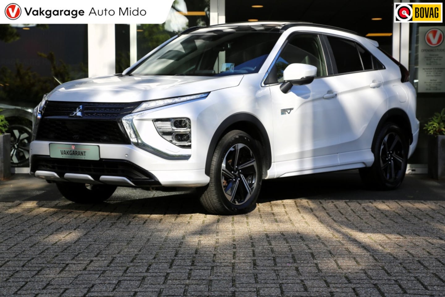 Mitsubishi Eclipse Cross - 2.4 PHEV Instyle | Trekhaak | Panorama | Leer | 360 camera - AutoWereld.nl