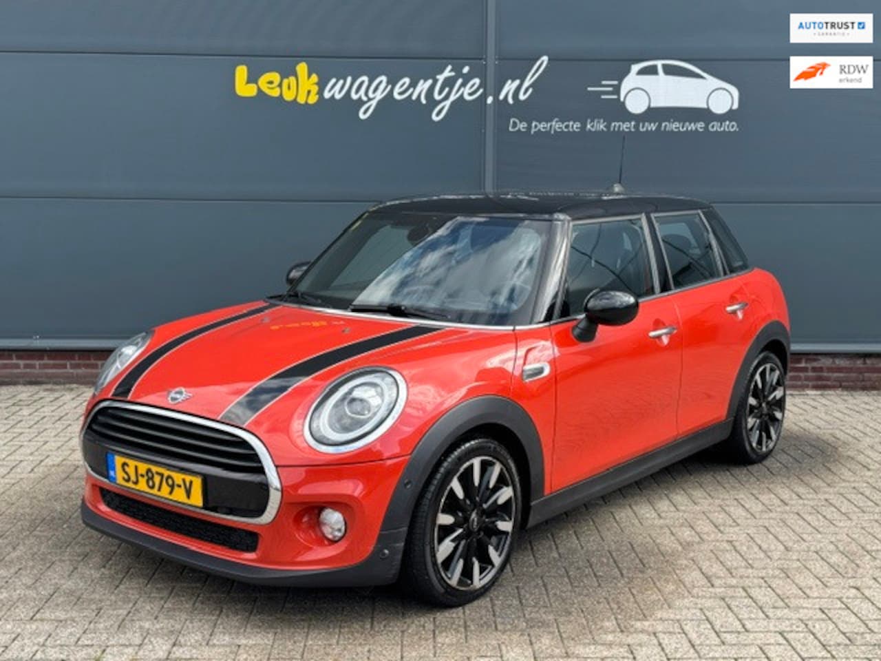 MINI 5-Deurs - 1.5 Cooper Chili *head up *navi *p-sensor v+a - AutoWereld.nl