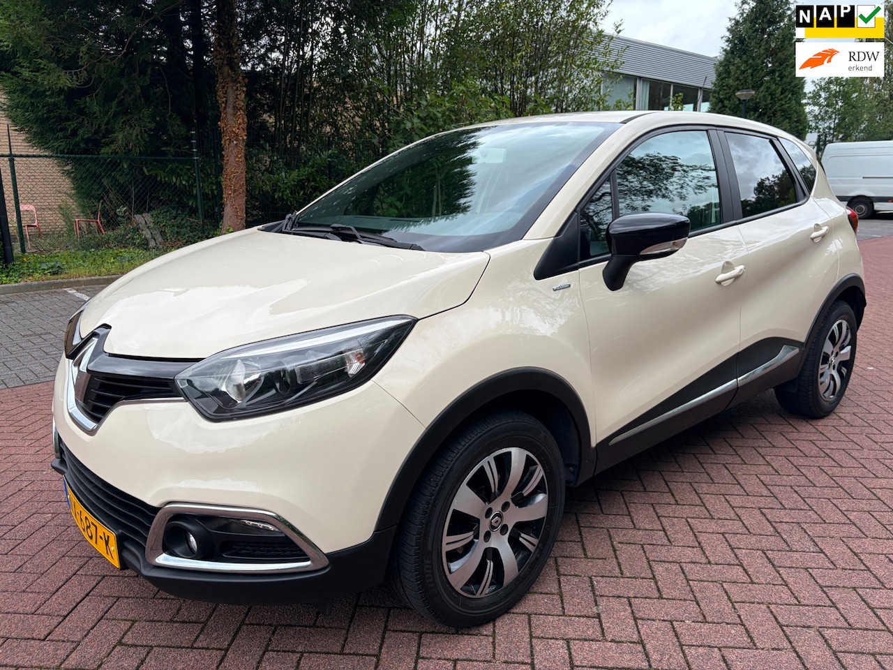 Renault Captur - 0.9 TCe Limited / Navi / LED / Trekhaak - AutoWereld.nl