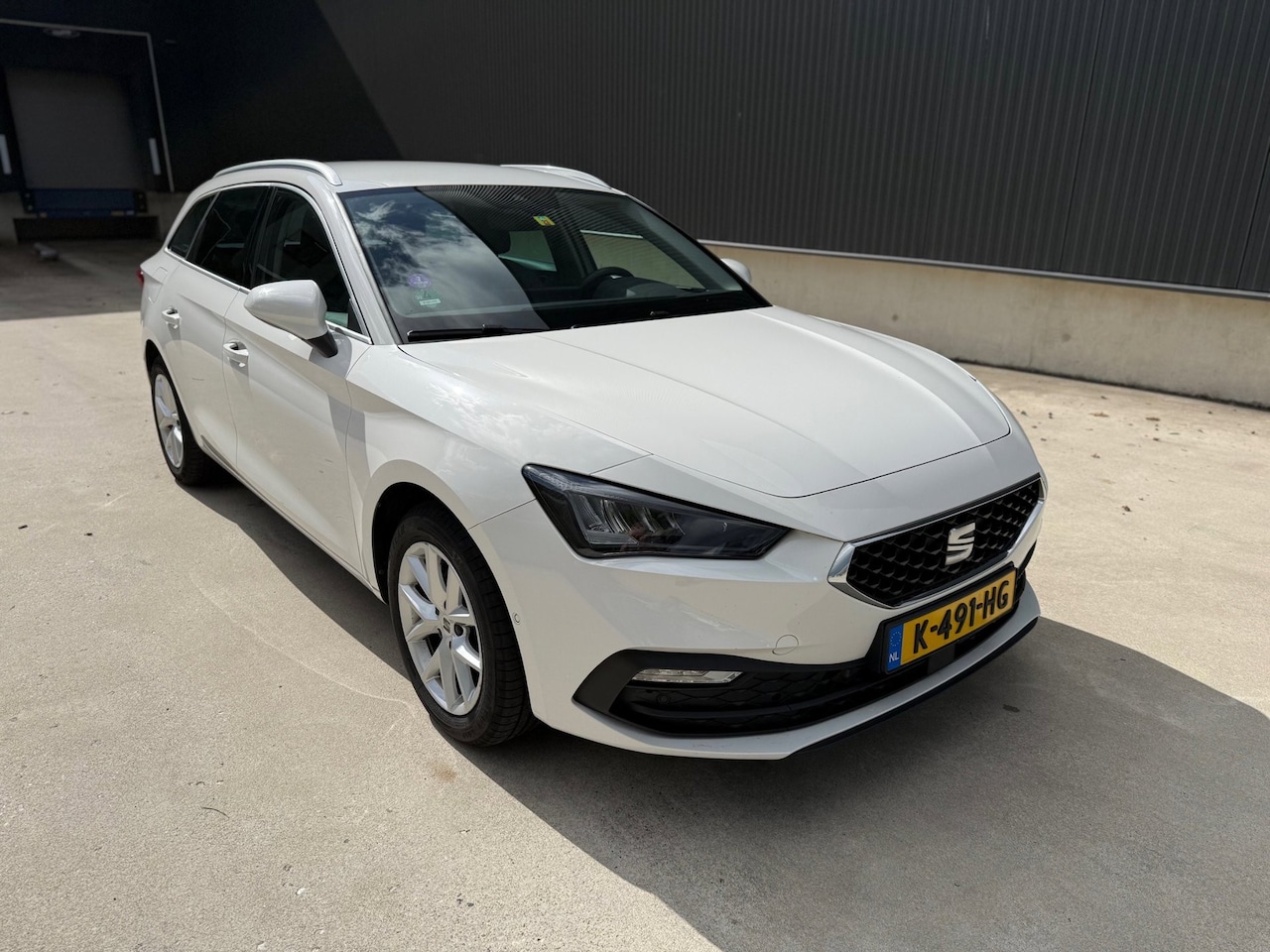 SEAT Leon Sportstourer - 1.0 TSI Style Launch Edition 1.0 TSI Style Launch Edition - AutoWereld.nl