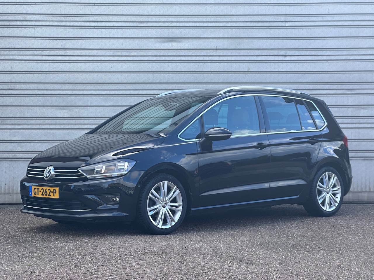 Volkswagen Golf Sportsvan - 1.2 TSI Business Edition|Leder|Trekhaak|Stoelverwarming|Camera - AutoWereld.nl
