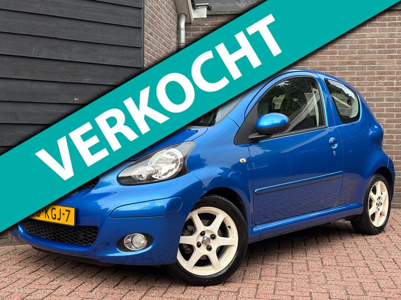 Toyota Aygo - 1.0-12V Dynamic Blue | Airco | Leder/alcantara | NAP - AutoWereld.nl
