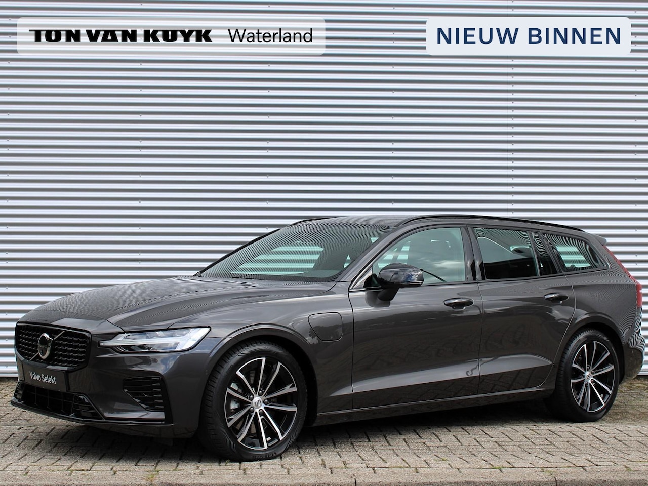 Volvo V60 - 2.0 T6 Plug-in hybrid AWD Plus Dark Automaat / Nappa leder / Trekhaak / 360* camera - AutoWereld.nl