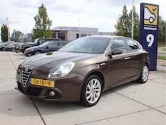 Alfa Romeo Giulietta - 1.4 T Distinctive automaat NL auto, Trekhaak, PDC, Cruise-Climate Zomeractie