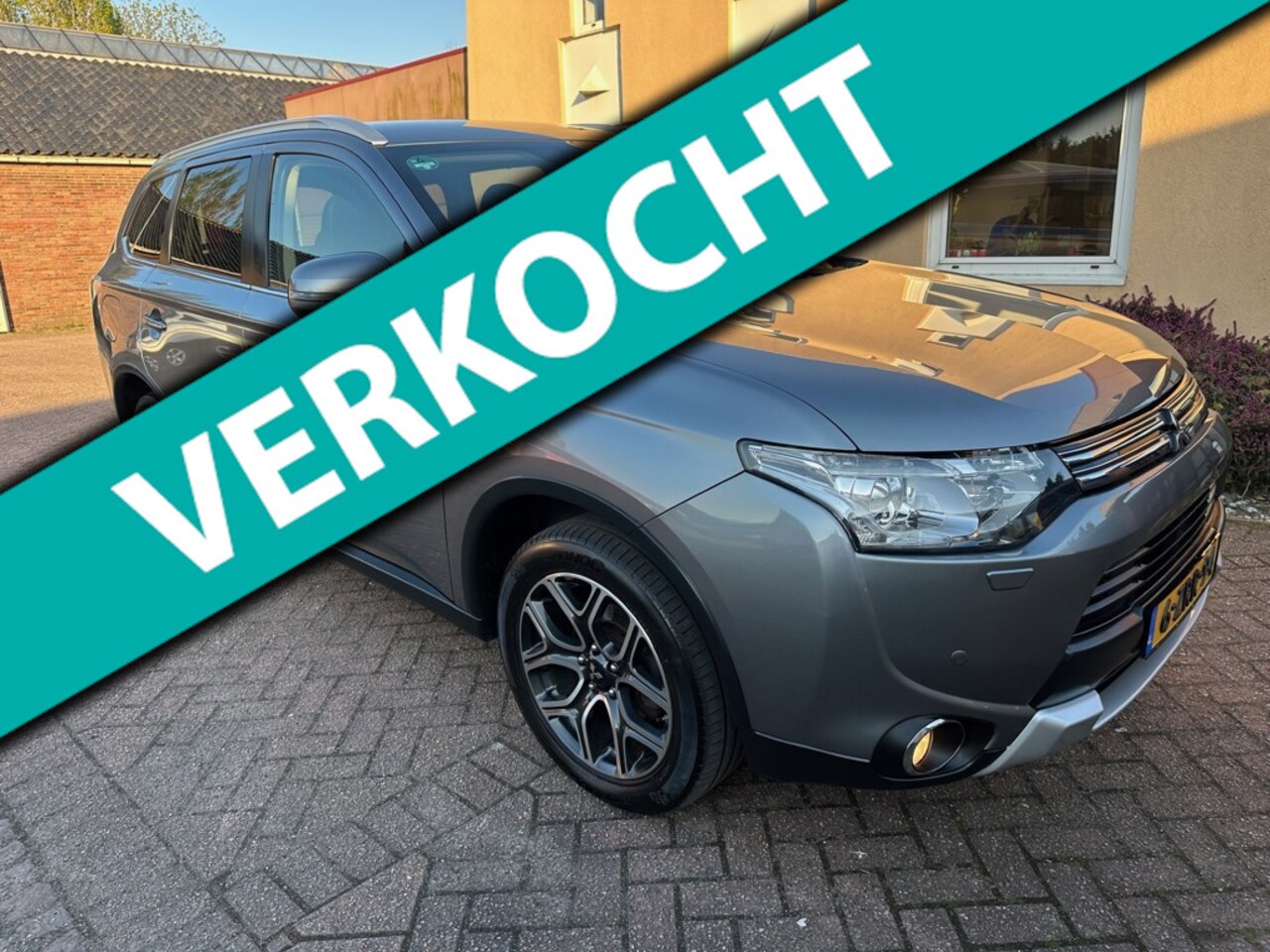 Mitsubishi Outlander - 2.0 PHEV Executive Edition X-Line NAVI CAMERA - AutoWereld.nl