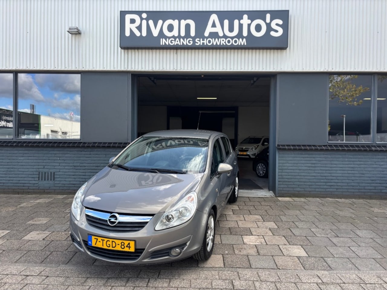Opel Corsa - 1.4-16V '111' Edition 1.4-16V 111 EDITION - AutoWereld.nl