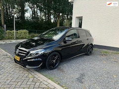 Mercedes-Benz B-klasse - 180 AUTOMAAT PANO AMG NAP NAVI AIRCO