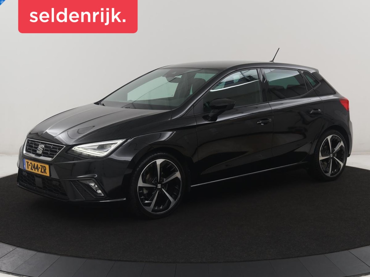 SEAT Ibiza - 1.0 EcoTSI FR Business Intense Automaat | Stoelverwarming | LED | Apple Carplay | - AutoWereld.nl