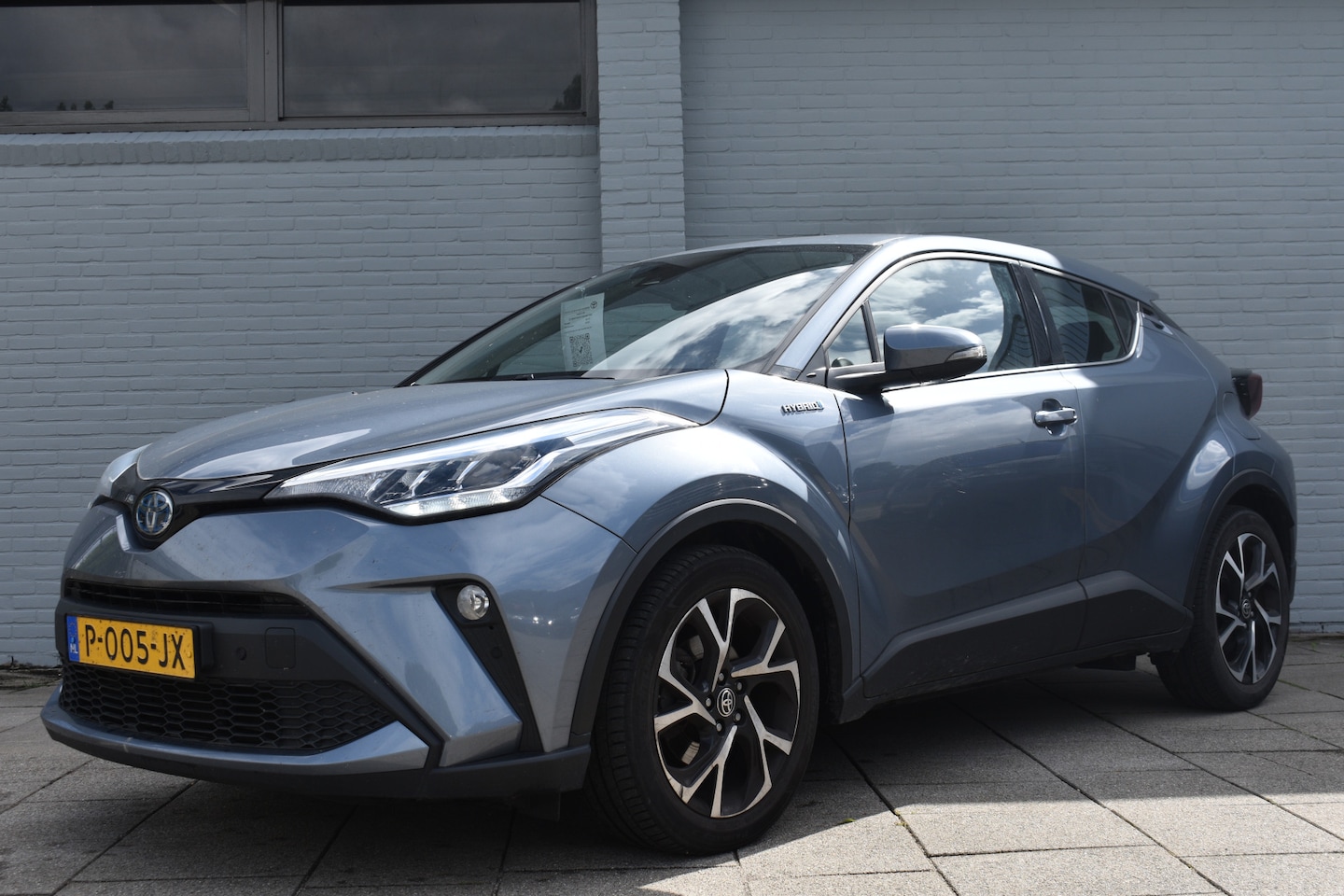 Toyota C-HR - 2.0 Hybrid Dynamic Automaat 184pk | Parkeersensoren rondom | Trekhaak afneembaar | Apple C - AutoWereld.nl