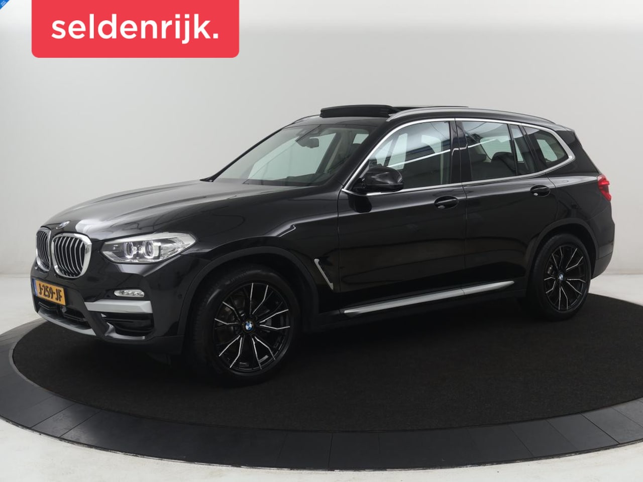 BMW X3 - xDrive20i | Trekhaak | Pano-Dak | Stoelverwarming | Camera | - AutoWereld.nl