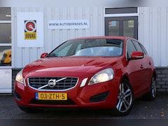 Volvo V60 - 2.0 D4 Momentum 5 Cilinder*Perfect Onderh.*Euro5*Trekhaak/Airco/Cruise-Control/Navi/Parkee