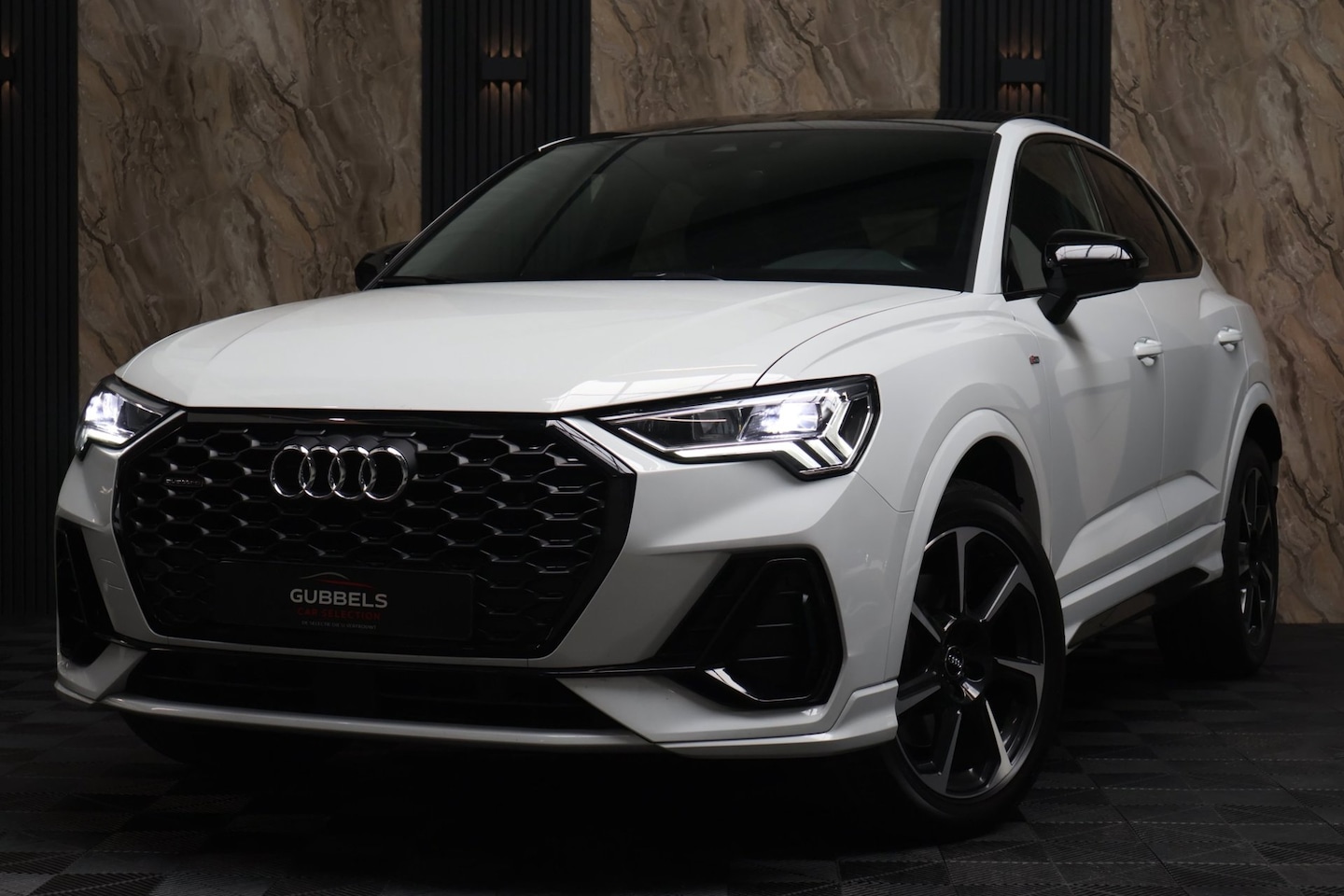 Audi Q3 Sportback - 40 TFSI quattro S Edition 3x S-Line | Pano | Camera | Matrix | Keyless - AutoWereld.nl
