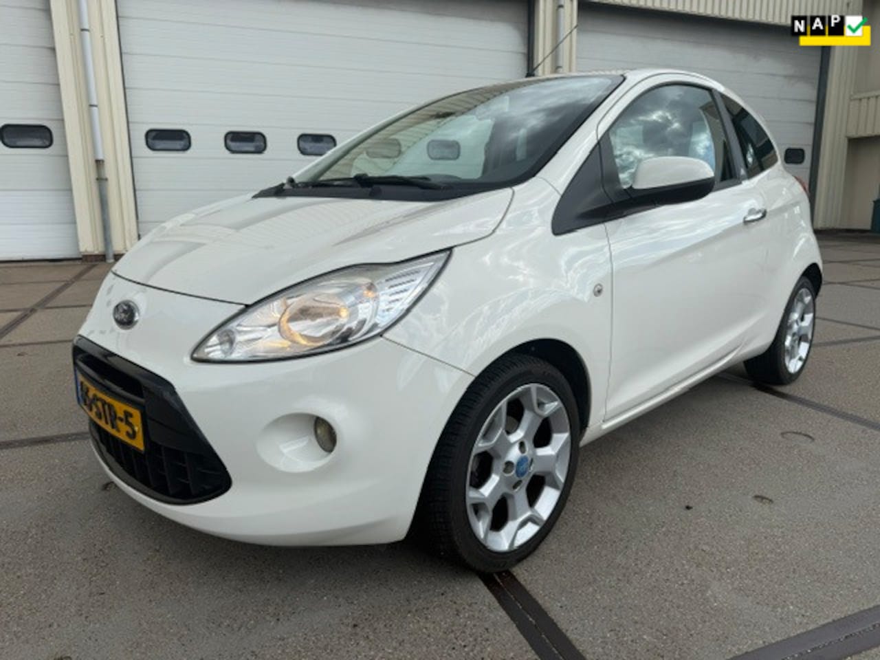 Ford Ka - 1.2 Metal start/stop Airco Zeer mooie auto ! Nl auto Goed onderhouden - AutoWereld.nl