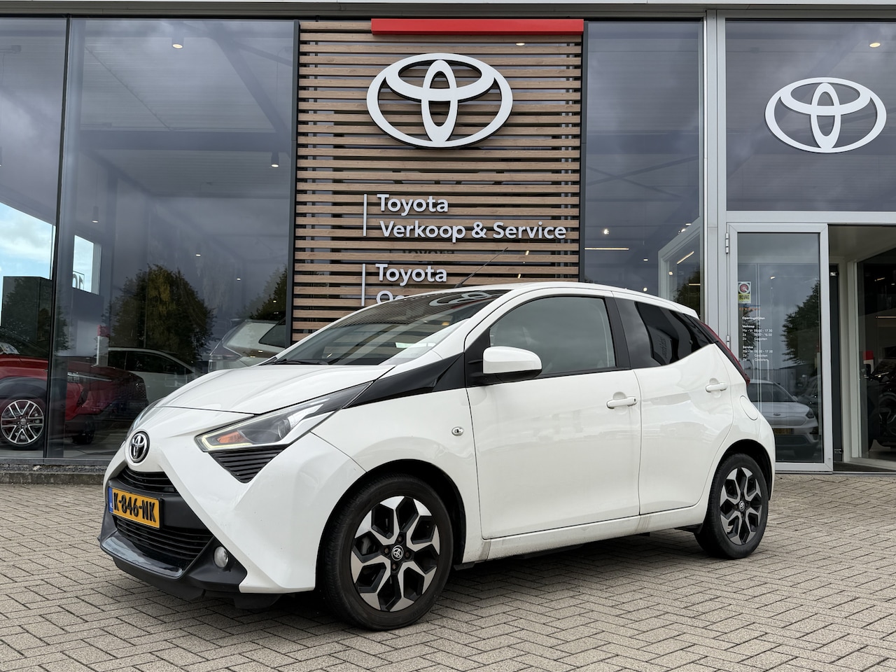 Toyota Aygo - 1.0 VVT-i x-joy 5-deurs 72pk | Climate Control | Snelheidsbegrenzer | Apple Carplay/Androi - AutoWereld.nl