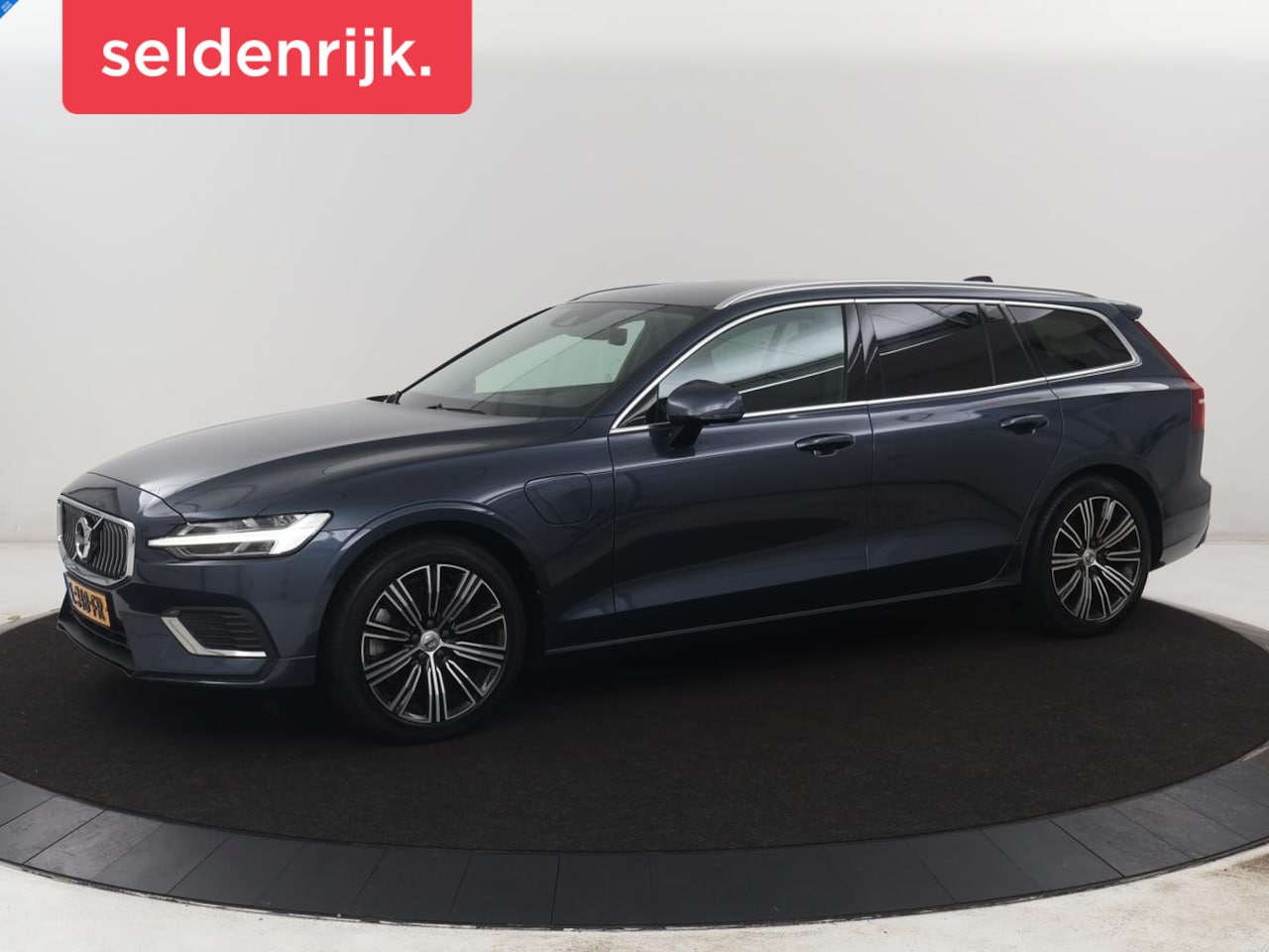 Volvo V60 - 2.0 T8 Recharge AWD Inscription | SOH 82% | Trekhaak | 360 camera | Leder | Stuur/stoelver - AutoWereld.nl